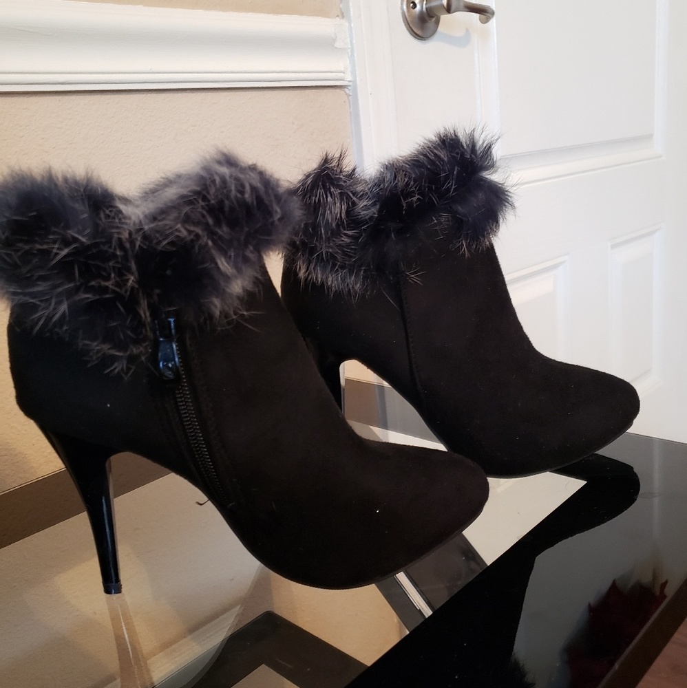 BRAND NEW black suede bootys size 5